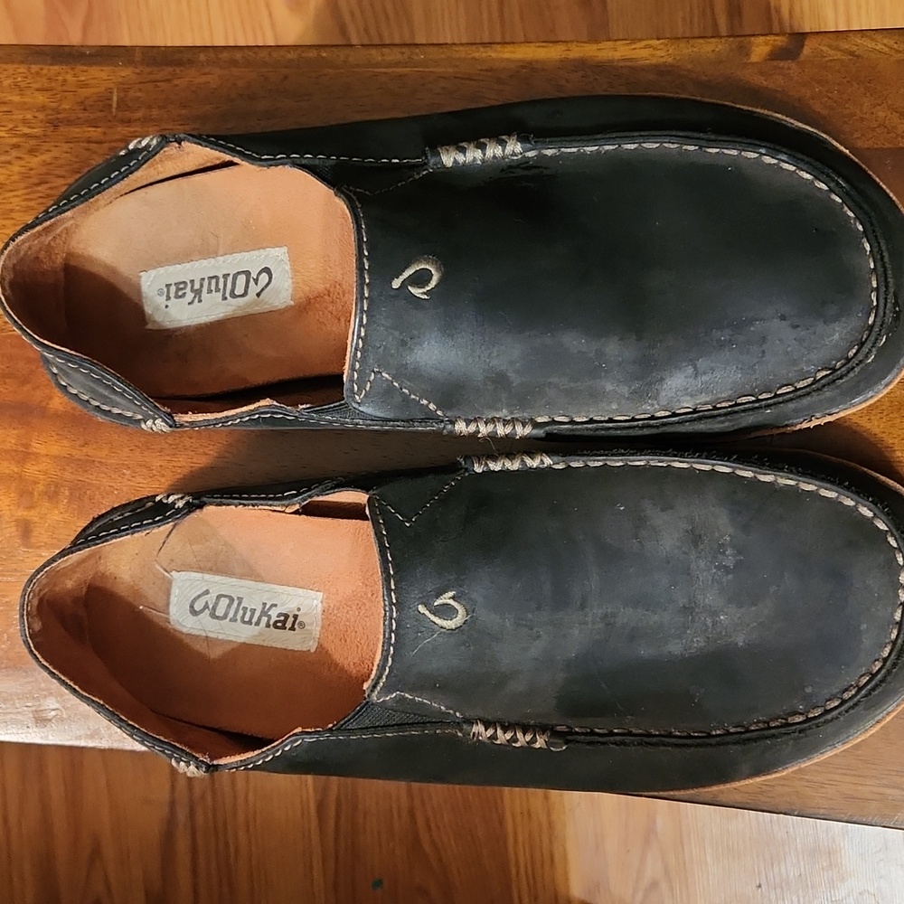 OluKai Men's Dark Leather Slip-Ons Sz 9.5